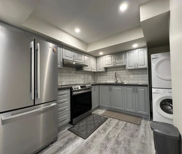 Detached Home For Lease | W9229201 - Photo 2