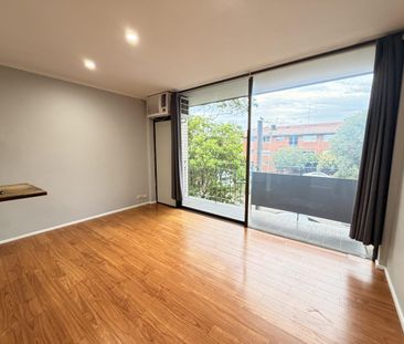 Relaxing lifestyle 1 Bedroom in the heart of Kensington - Photo 3