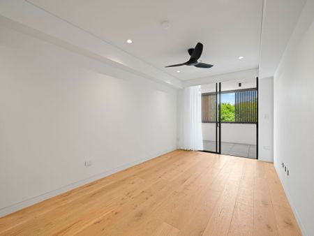 Brand New One Double Bedroom Apartment with Sunny Terrace and Parking - Photo 3