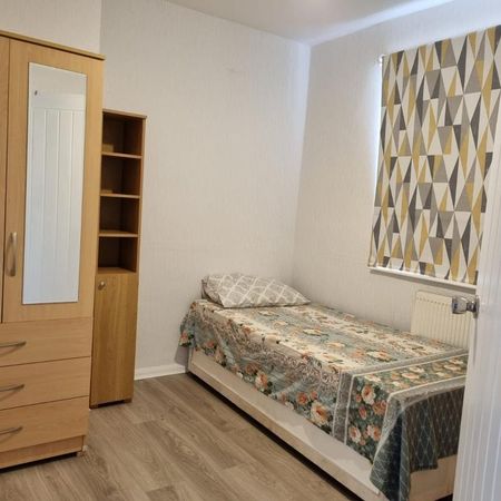 1 bedroom semi-detached house to rent - Photo 3