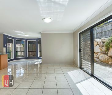 SPACIOUS, EXECUTIVE-STYLE HOME IN BRIDGEMAN DOWNS - Photo 3