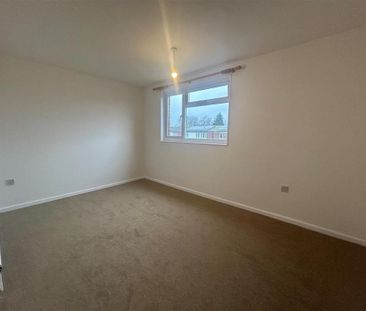 3 bedroom end of terrace house to rent - Photo 3