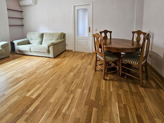 Piso de alquiler en Calle Convento, Casco Antiguo - Photo 1