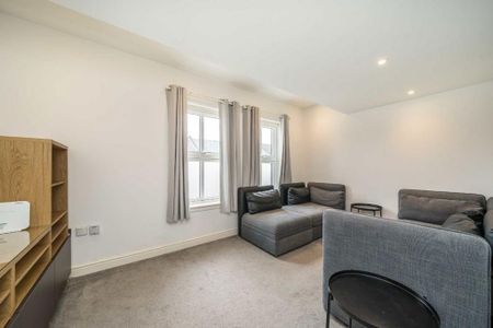 3 bedroom flat to rent - Photo 2