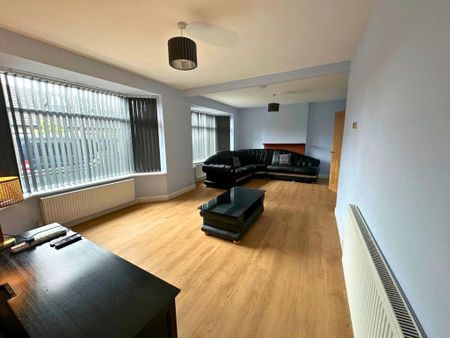 4 bedroom detached house to rent - Photo 3