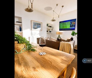 3 bedroom flat to rent - Photo 3