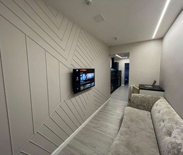 Modern, Bright Rooms with Private En-Suites Room 4 - Photo 2