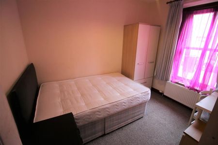3 bedroom private hall to rent - Photo 4