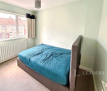 3 bedroom semi-detached house to rent - Photo 4