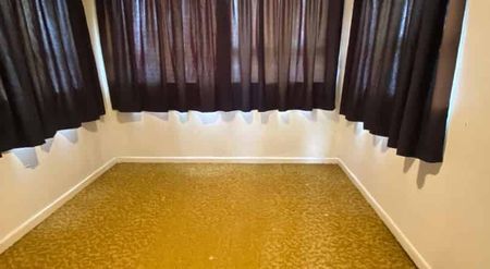 DRURY, 5 BEDROOMS - Photo 5