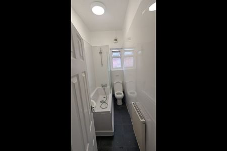 2 Bed Terraced House, Hafton Road, M7 - Photo 5