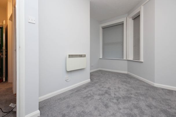 1 bed flat to rent in Fir Vale Road, Bournemouth, BH1 - Photo 1