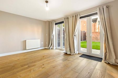 3 bedroom end of terrace house to rent - Photo 2
