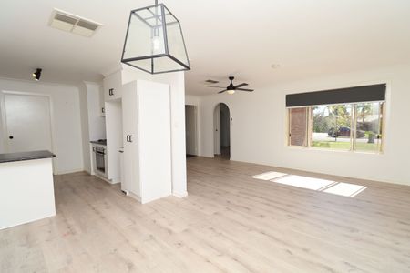 12 Bamarook Crescent Glenfield Park NSW - Photo 3