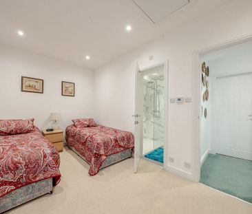 4 bedroom detached house to rent - Photo 2