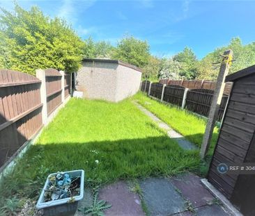 3 bedroom semi-detached house to rent - Photo 6