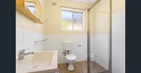 Summer in the Village - Photo 4