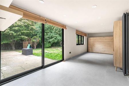 4 bedroom detached house to rent - Photo 5