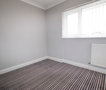 3 bedroom Terraced for rent - Photo 2