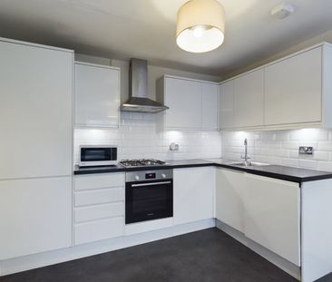 Room in a Shared House, London, SW8 - Photo 4