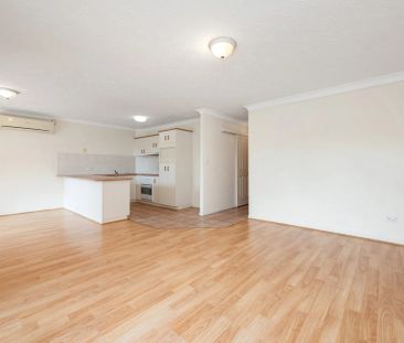 Stylish 2-Bedroom Apartment in Prime Inner-City Location - Photo 4