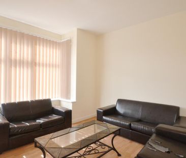 6 bedroom terraced house to rent - Photo 4
