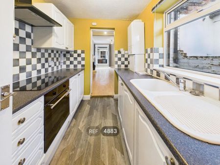 2 bedroom terraced house to rent - Photo 4