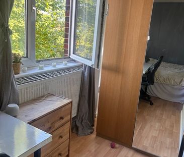 Room in a Shared Flat, Woodsford, SE17 - Photo 2