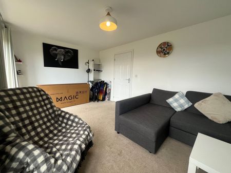 4 bedroom semi-detached house to rent - Photo 2