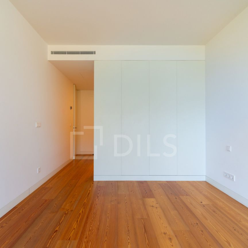 Apartamento T2 com duas varandas e estacionamento, em Cascais - Photo 1