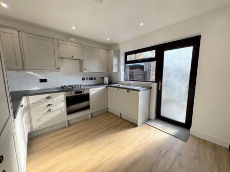 2 bedroom bungalow to rent - Photo 2