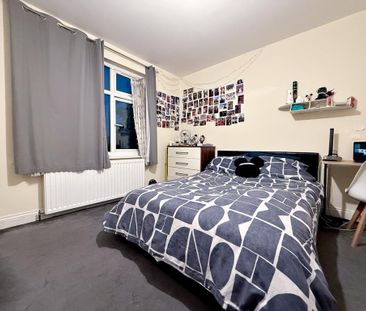 Terraced house to rent - Photo 2