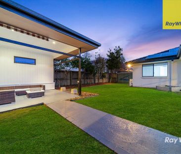 Stylish & Spacious Family Home in Sought-After Kuraby With Solar - Photo 1