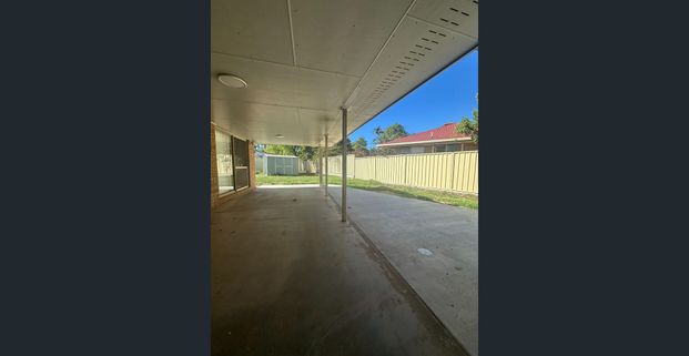 3-bedroom, 2-bathroom home - Freshly Renovated - Photo 1