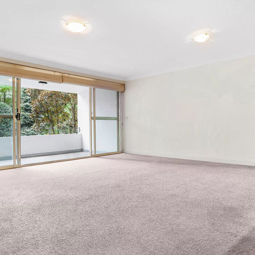 OVERSIZED TWO BEDROOM APARTMENT IN IDEAL LOCATION - Photo 1