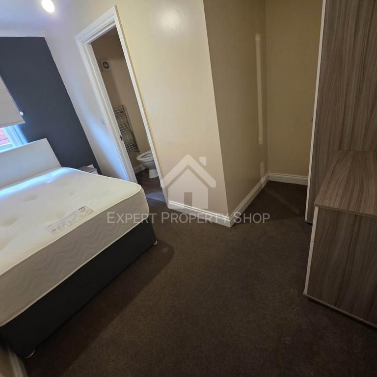 1 bedroom in a house share to rent - Photo 1
