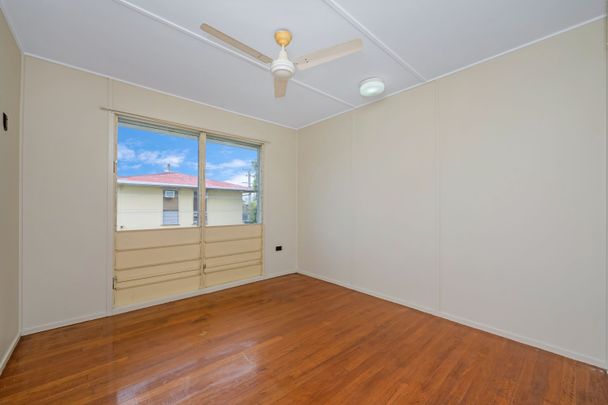 Charming Queenslander Home - Available for Move In Now!! - Photo 1