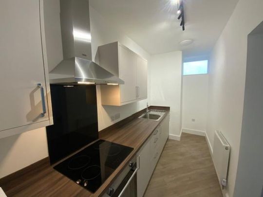 2 bedroom Flat To Let - Photo 1