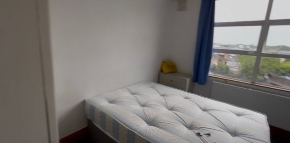 Room in a Shared Flat, Burnley Road, NW10 - Photo 2