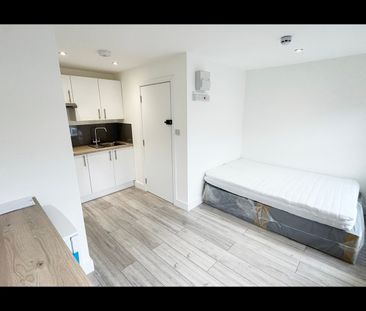 Studio Flat, Edmeston Close, E9 - Photo 1