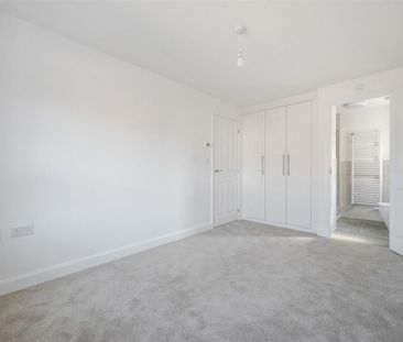 4 bedroom detached house to rent - Photo 3