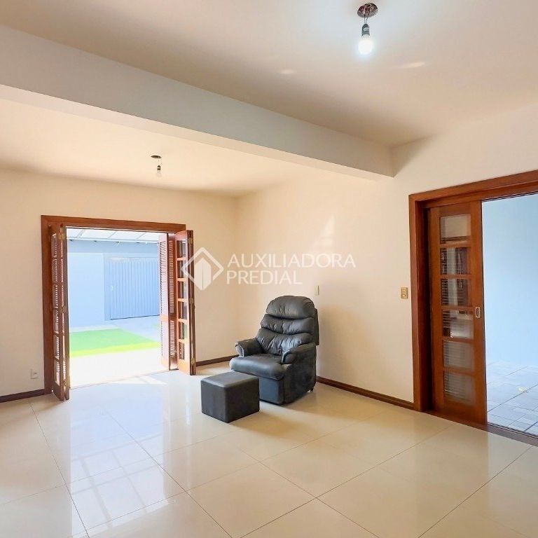 Casa com 3 quartos e 292m² para alugar em Jardim Itu, Porto Alegre. - Foto 1