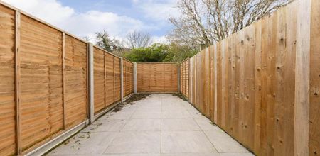 2 Bedroom, 2 bath, 1 reception Flat - Photo 5