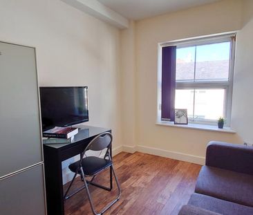 1 bedroom in a flat share to rent - Photo 1