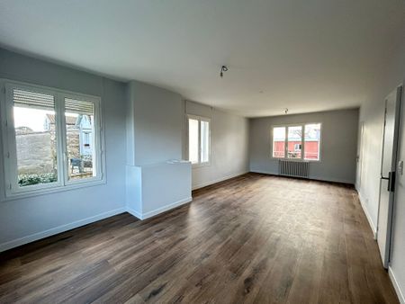 Location Maison 9 pièces 220m² AGEN 47000 - Photo 2