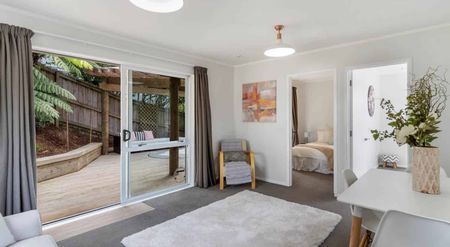 Charming 2 Bedroom Cottage - Photo 2