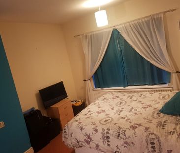 1 Bed Terraced House, Arley Terrace, LS12 - Photo 3