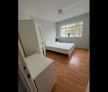2 Bed Flat, Eastman House, SW4 - Photo 4