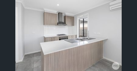 SPACIOUS FAMILY HOME WITH 2 LIVING AREAS, MINUTES TO DTC - Photo 3