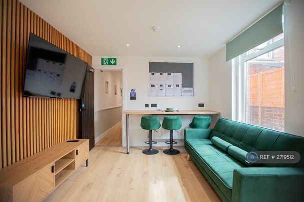 1 bedroom in a house share to rent - Photo 1